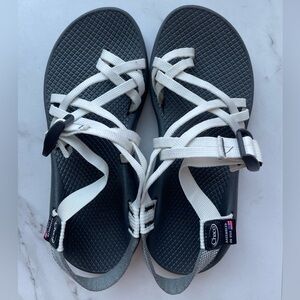 Womens Chacos Size 8